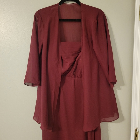 Lavetir Women's Mother Of The Bride Elegant Burgundy Evening Gown. Size 16 - Picture 4 of 10